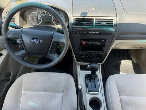 Used 2006 Ford Fusion SE FWD image 3