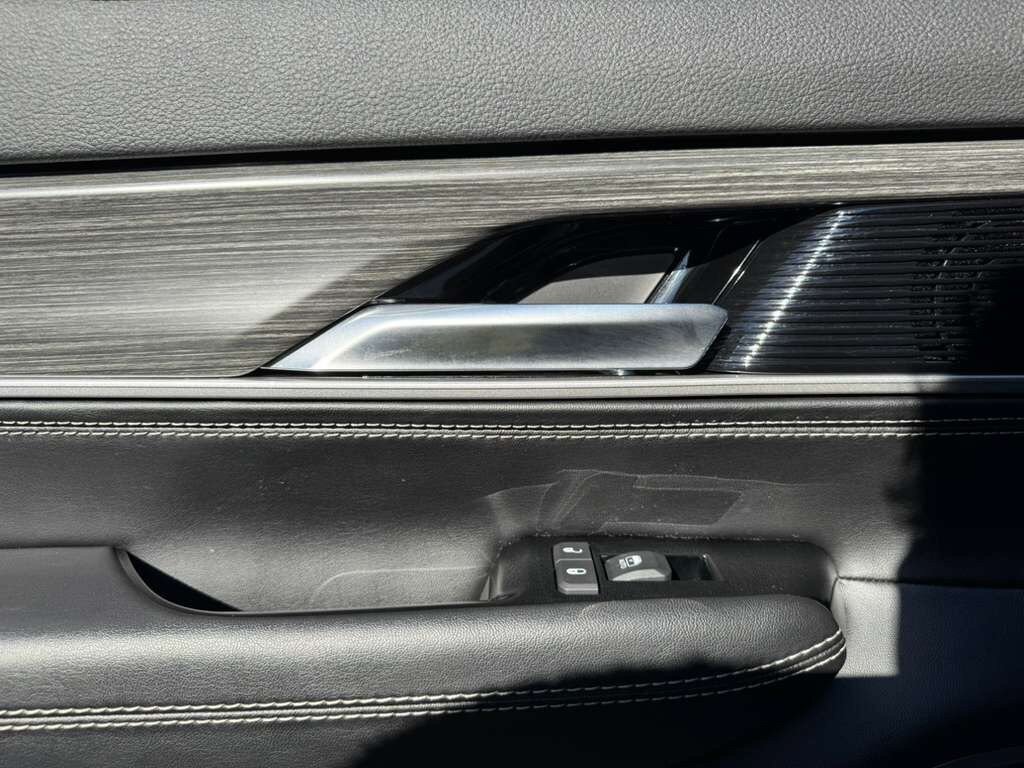 Used 2023 Jeep Wagoneer Series III w/ Convenience Group I AWD/4WD image 18
