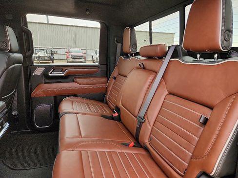 Used 2025 GMC Sierra 3500 Denali Ultimate AWD/4WD image 9