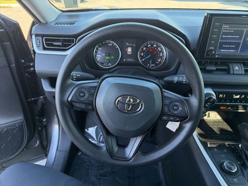 Used 2021 Toyota RAV4 LE image 13