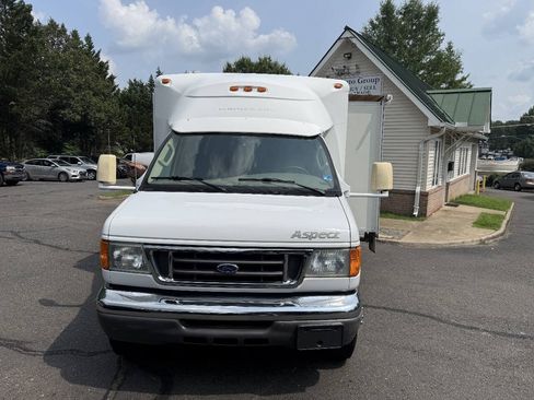 Used 2006 Ford E-450 and Econoline 450 RWD image 2