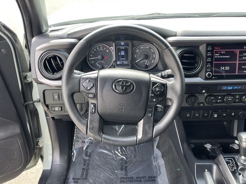 Used 2022 Toyota Tacoma TRD Off-Road w/ Technology Package AWD/4WD image 14