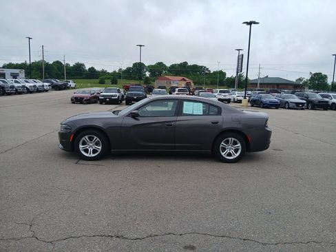 Used 2021 Dodge Charger SXT w/ Leather Interior Group RWD image 5