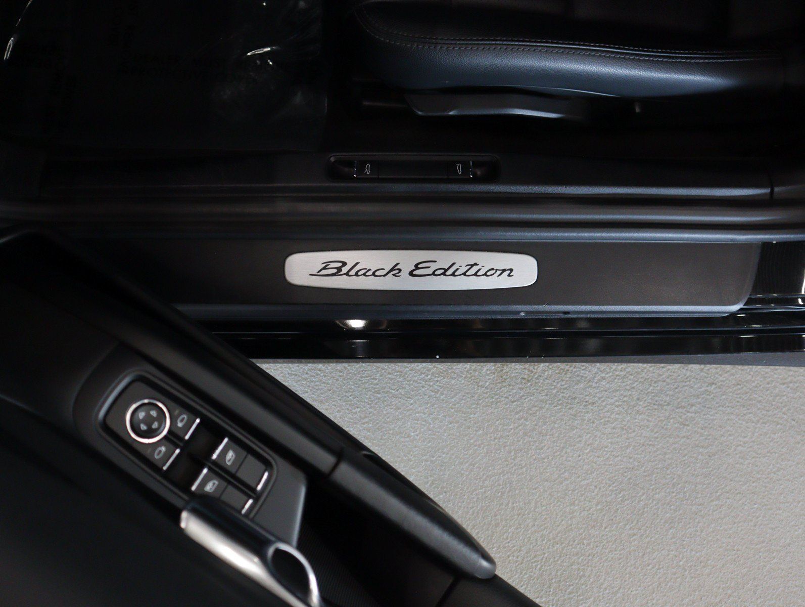 Certified 2016 Porsche Cayman RWD image 24