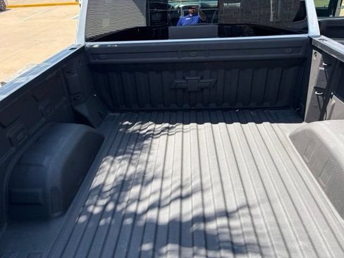 Used 2021 Chevrolet Silverado 1500 LTZ AWD/4WD image 22