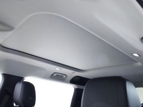 Used 2020 Land Rover Defender 110 First Edition image 31