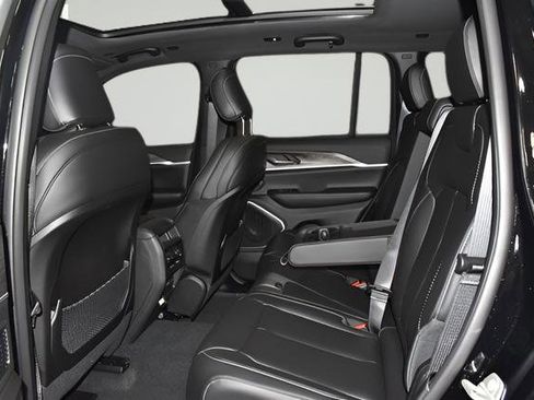 New 2026 Jeep Grand Cherokee Limited w/ Limited Altitude Package AWD/4WD image 30
