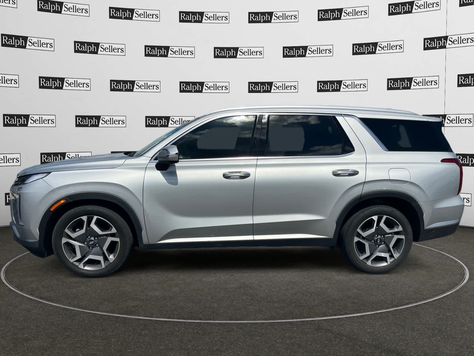 Used 2024 Hyundai Palisade SEL w/ Premium Package FWD image 3