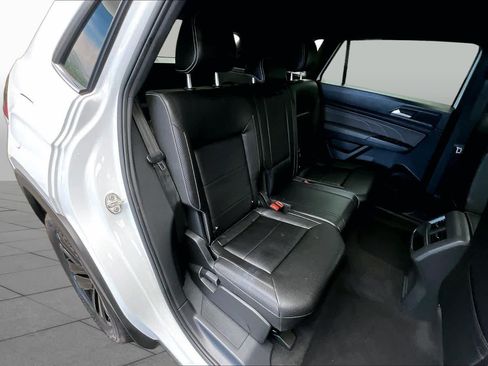 Used 2023 Volkswagen Atlas Cross Sport SE w/ Black Wheel Package FWD image 19