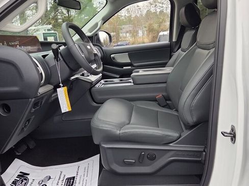 New 2026 Ford Expedition Active image 6