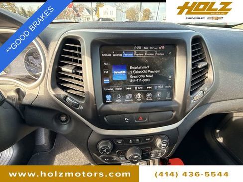 Used 2018 Jeep Cherokee Limited image 11