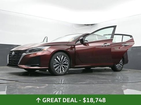 Used 2024 Nissan Altima 2.5 SV image 70