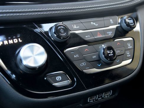 Used 2021 Chrysler Pacifica Touring w/ S Appearance Package image 24