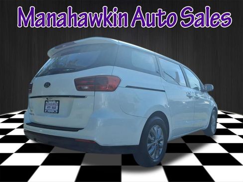 Used 2019 Kia Sedona L image 2