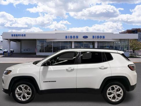 Used 2024 Jeep Compass Latitude AWD/4WD image 6