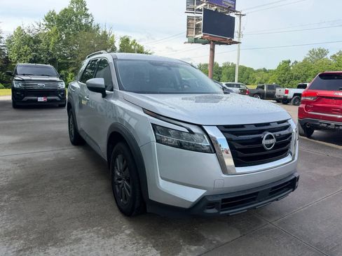 Used 2022 Nissan Pathfinder SV AWD/4WD image 36