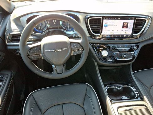 New 2026 Chrysler Pacifica Limited w/ S Appearance Package AWD/4WD image 8