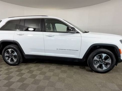 Used 2023 Jeep Grand Cherokee 4WD 4xe image 3