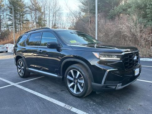 Used 2023 Honda Pilot Touring image 7
