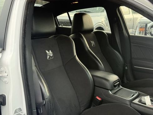 Used 2019 Dodge Charger Scat Pack w/ Technology Group RWD image 19