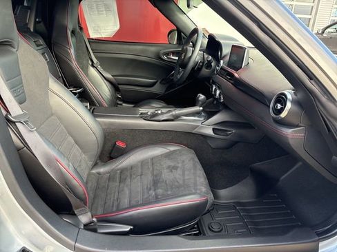 Used 2018 FIAT 124 Spider Abarth w/ Navigation & Sound Group image 14