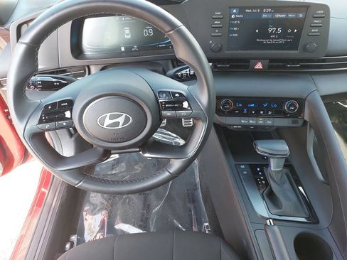 Certified 2025 Hyundai Elantra Sport FWD image 17