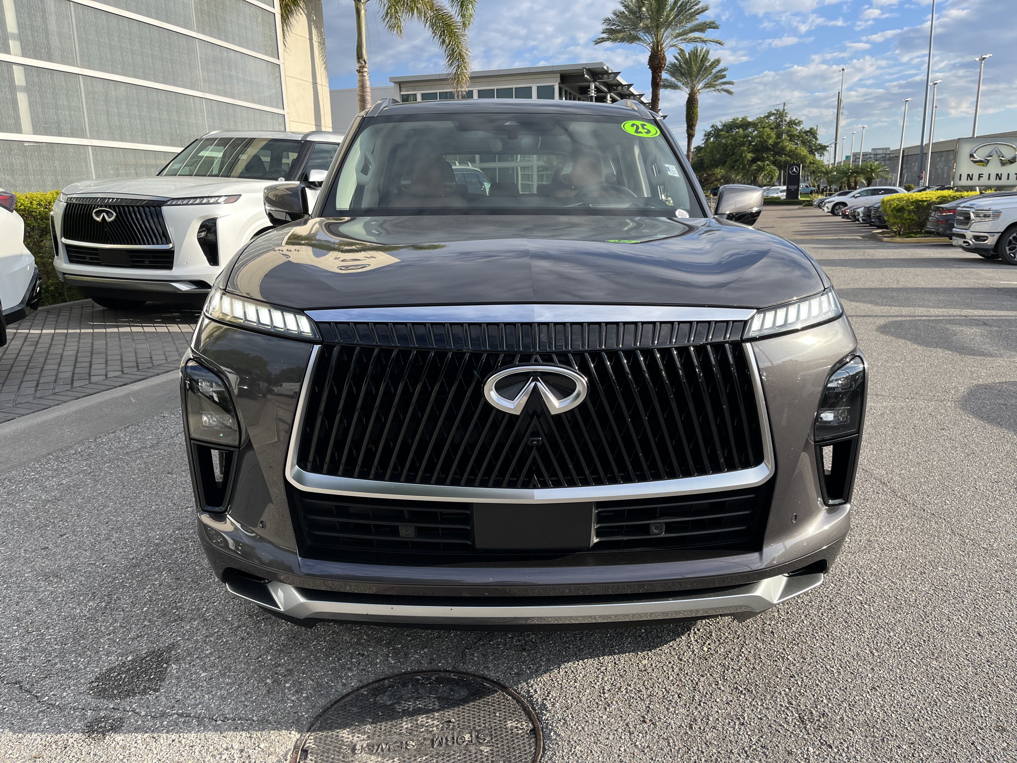 Used 2025 INFINITI QX80 Sensory AWD/4WD image 13