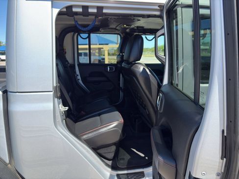 Used 2022 Jeep Gladiator Rubicon w/ Cold Weather Group image 17