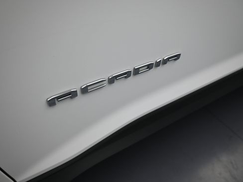 Used 2023 GMC Acadia SLE w/ Driver Convenience Package image 11