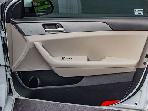 Used 2019 Hyundai Sonata SE FWD image 17