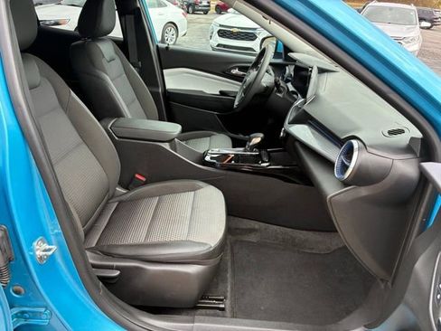 Used 2025 Chevrolet Trax LT image 20