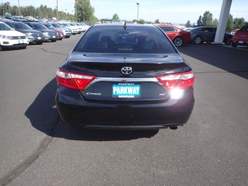 Used 2017 Toyota Camry SE FWD image 4