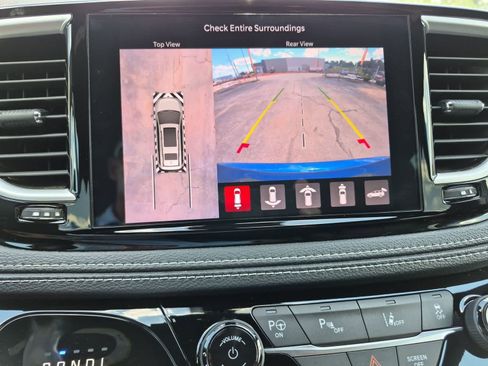 Used 2021 Chrysler Pacifica Touring-L w/ Uconnect Theater Family Group FWD image 30
