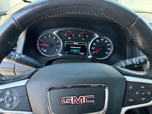 Used 2018 GMC Acadia SLE w/ Driver Alert Package I AWD/4WD image 4
