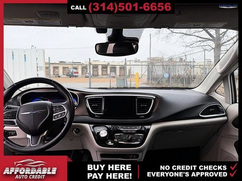 Used 2017 Chrysler Pacifica Touring-L Plus image 13