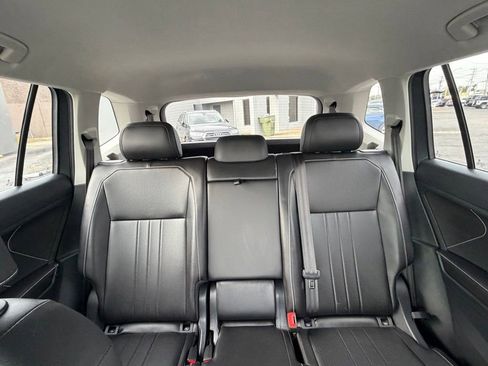 Used 2024 Volkswagen Tiguan SE image 34