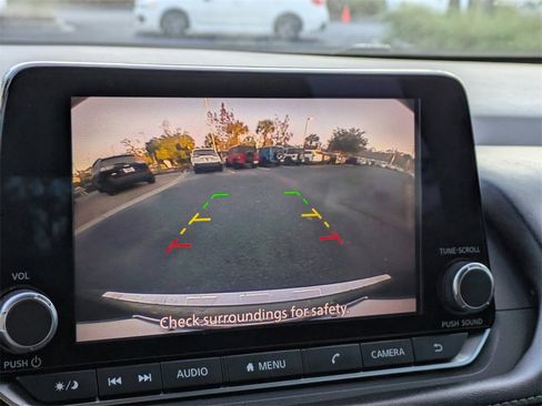 Used 2022 Nissan Rogue SV image 22