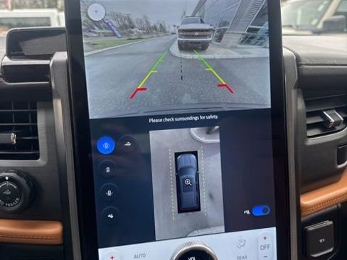 Used 2024 Ford Expedition Platinum image 32