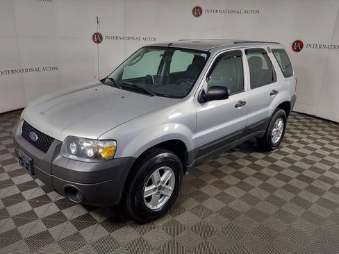 Used 2005 Ford Escape XLS FWD image 1