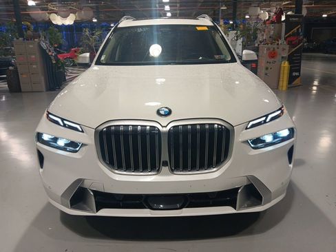 Used 2024 BMW X7 xDrive40i w/ Premium Package AWD/4WD image 3