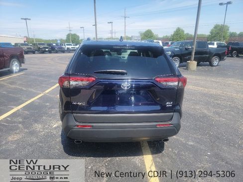 Used 2025 Toyota RAV4 XLE AWD/4WD image 4