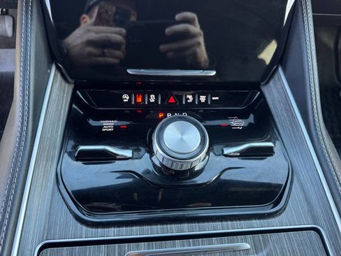 Used 2024 Jeep Wagoneer Series III image 28