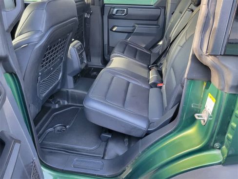 Used 2025 Ford Bronco Badlands image 5