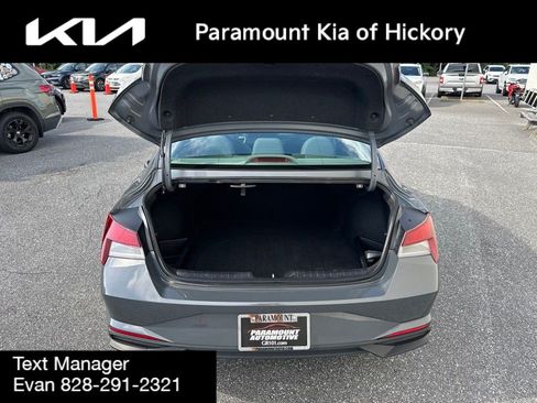 Used 2023 Hyundai Elantra SEL w/ Convenience Package FWD image 10