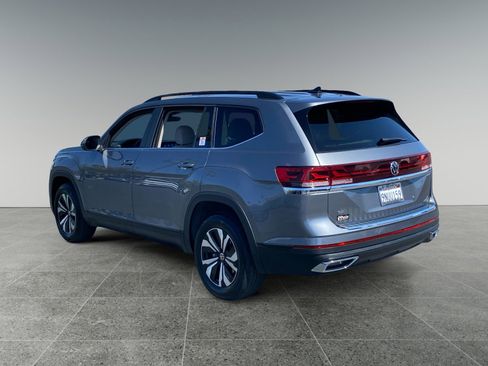 Used 2025 Volkswagen Atlas SE FWD image 3