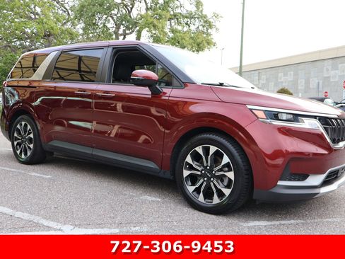 Used 2023 Kia Carnival EX FWD image 11