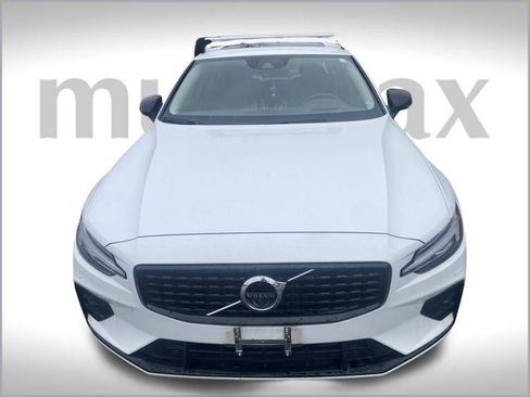 Used 2022 Volvo S60 B5 Momentum w/ Advanced Package image 15