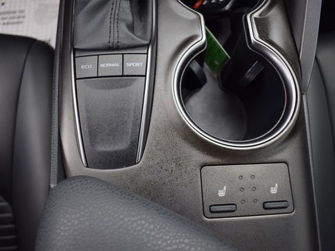 Used 2023 Toyota Camry SE w/ Cold Weather Package image 16