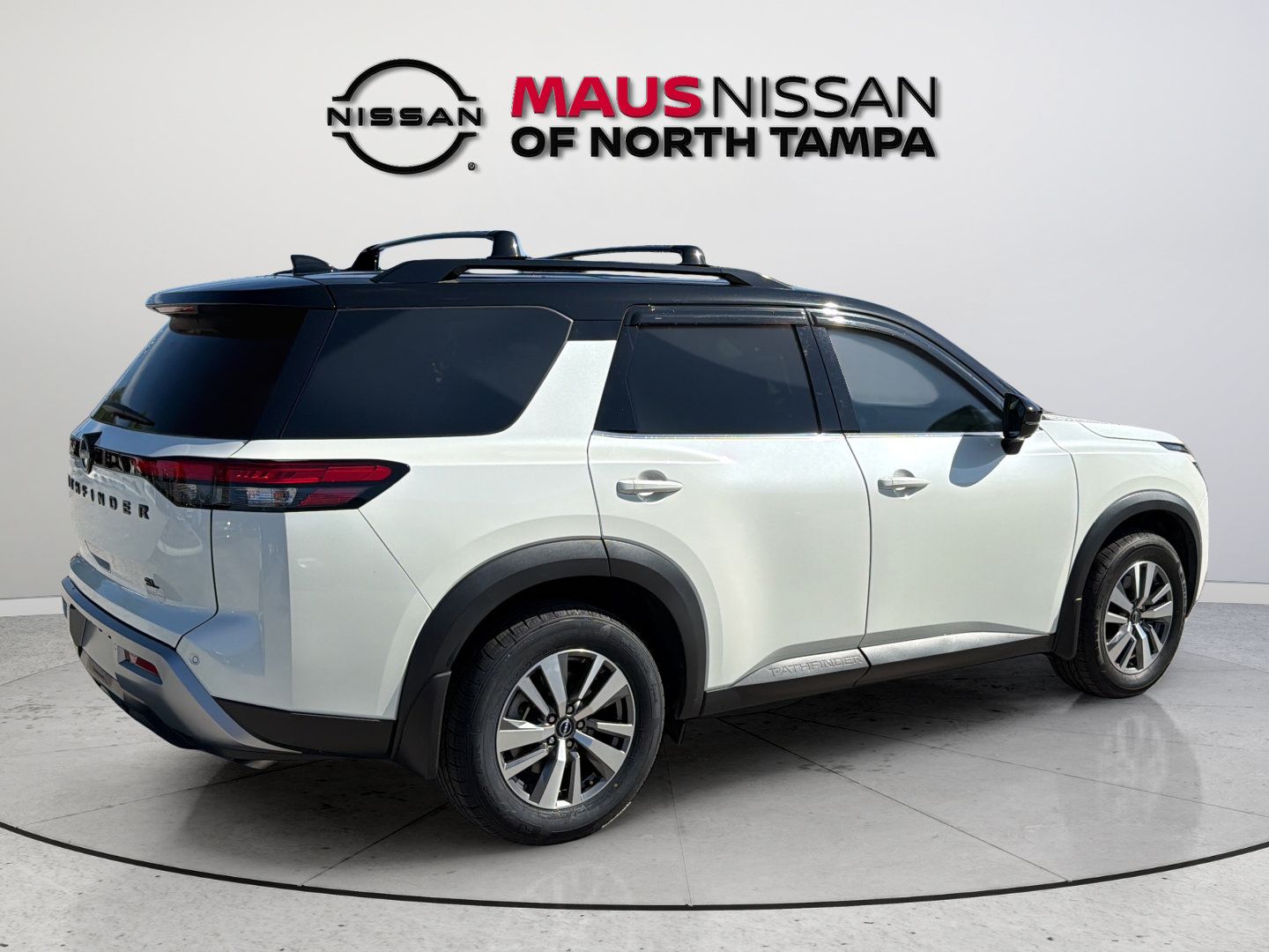 Used 2023 Nissan Pathfinder SL w/ Black Appearance Package FWD image 13