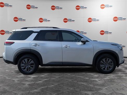 Certified 2024 Nissan Pathfinder SV image 4